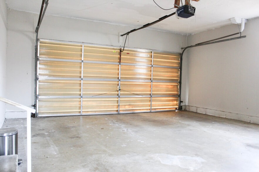 Building Photo - 1213 Park Dr