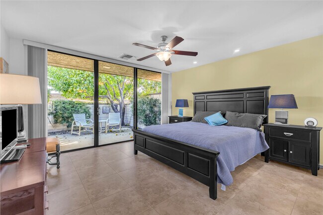 Building Photo - 10 Colgate Dr