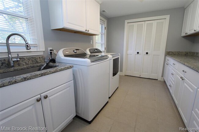 Building Photo - 30024 Beacontree St