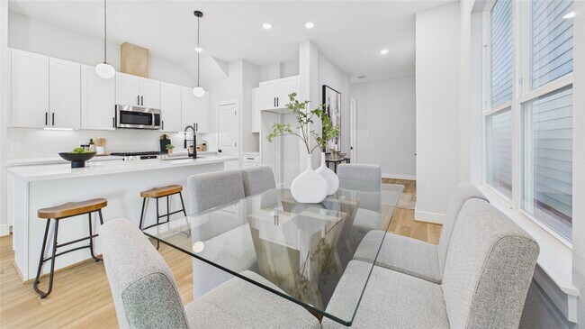 Building Photo - 5027 Golden Forest Dr