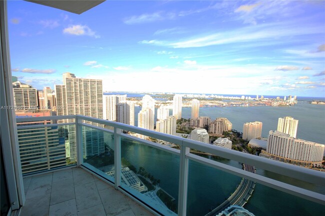 Building Photo - 950 Brickell Bay Dr