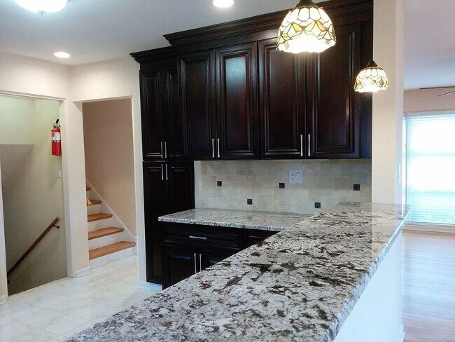 Building Photo - 312 Sunset Dr