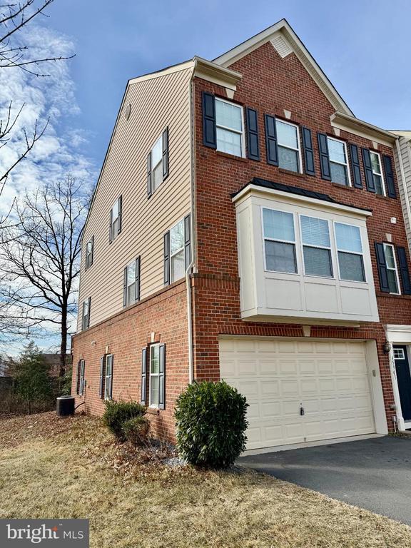 Building Photo - 45903 Peach Oak Terrace