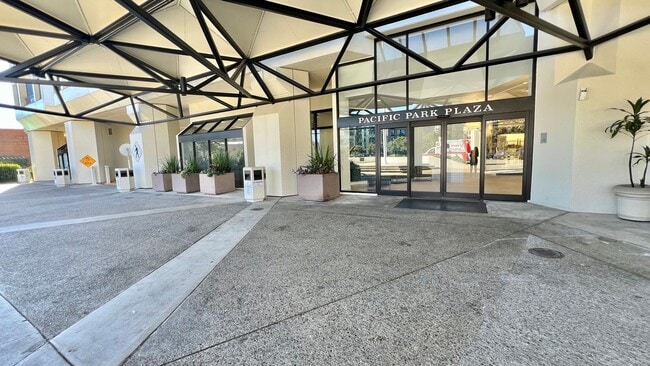 Building Photo - Sweeping views of the Berkeley hills from the 19th floor of Pacific Park Plaza in Emeryville!