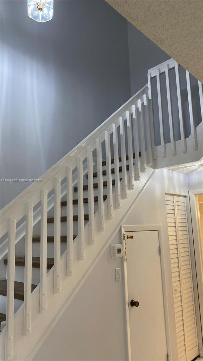 Building Photo - 543 Racquet Club Rd