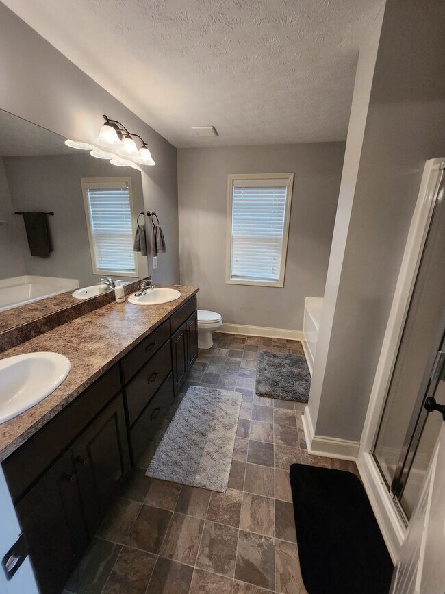 Building Photo - $100 Military Discount! Close to Park, Lik...