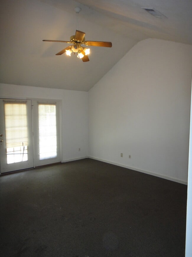 Building Photo - Three Bedroom on Veterans Available This F...