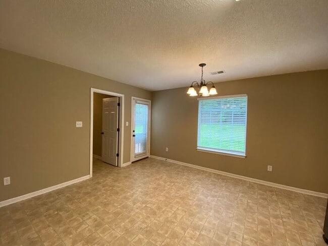 Building Photo - SPRING LAKE ADORABLE HOME with Backyard Fence