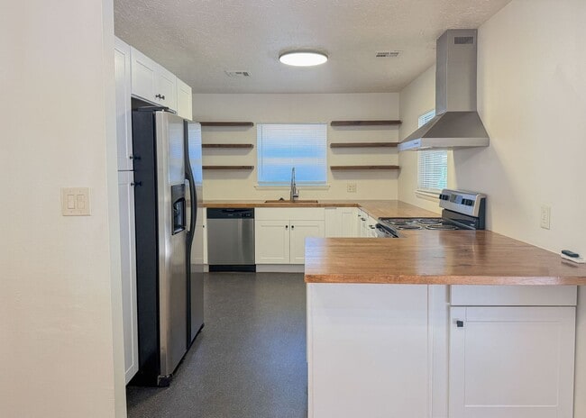 Building Photo - 10416 Ridgeview Dr