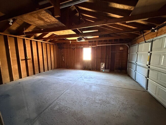 Building Photo - 2450 Porter St SW