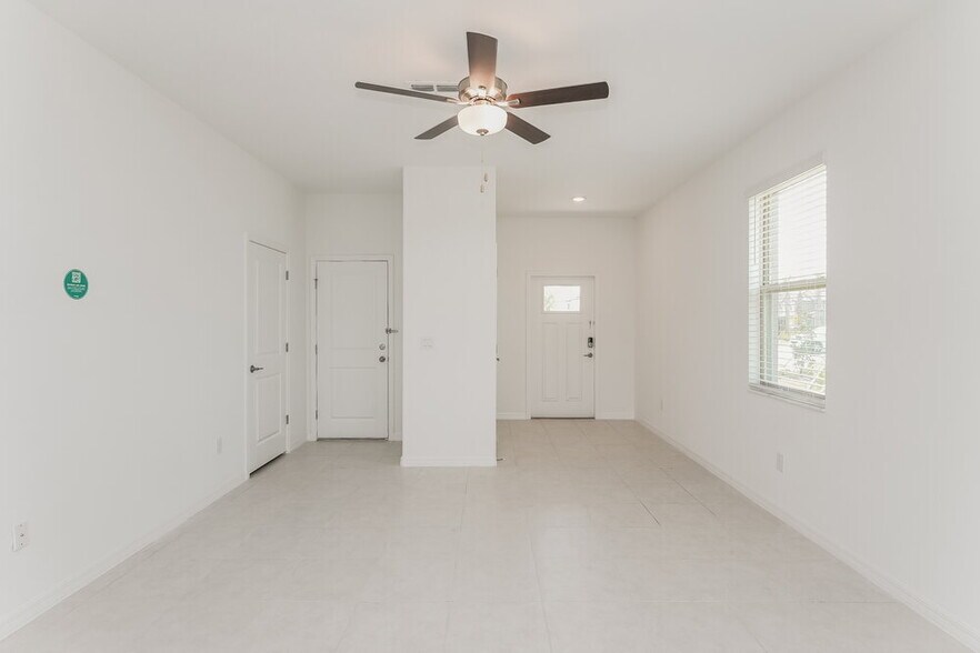 Building Photo - 2129 Great Sapphire Ln