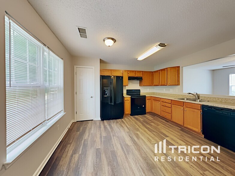 Building Photo - 401 Peachtree Rd