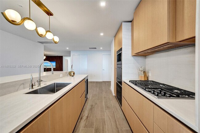 Building Photo - 900 N Ocean Blvd