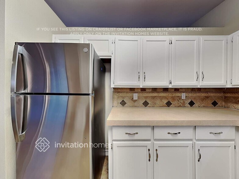 Building Photo - 6439 E Albany St