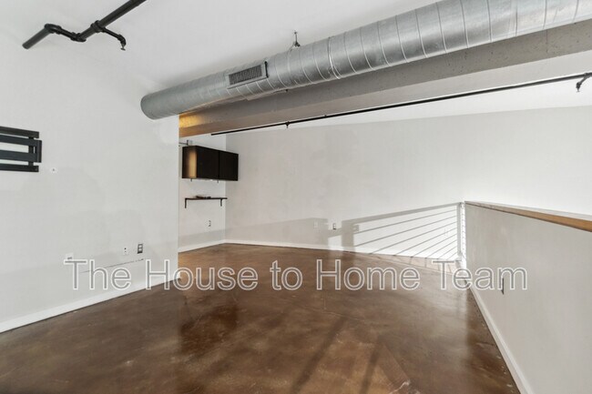 Building Photo - 415 St Pauls Blvd