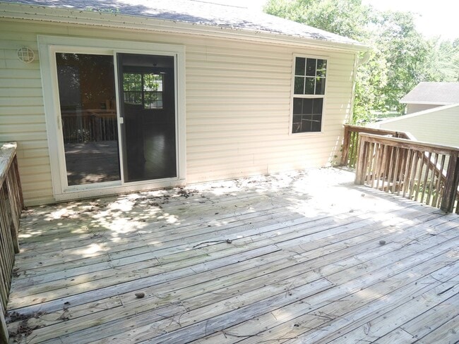 Building Photo - Spacious 3-Bedroom Single-Family Home in E...