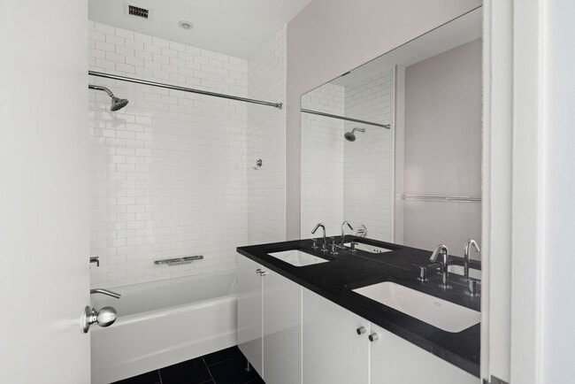 Building Photo - Incredible Rittenhouse Home