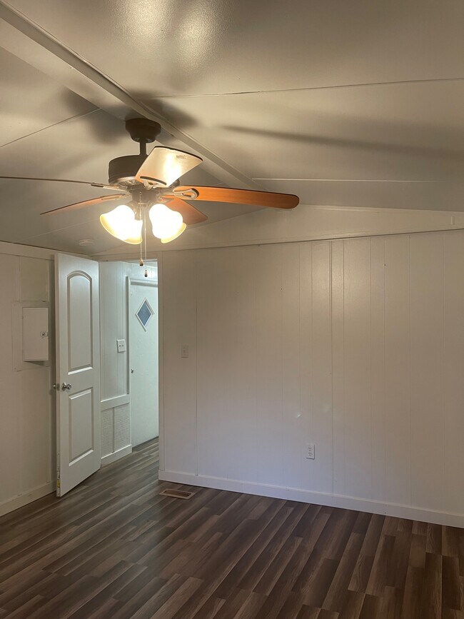 Building Photo - 2315 Geri Ann Ln