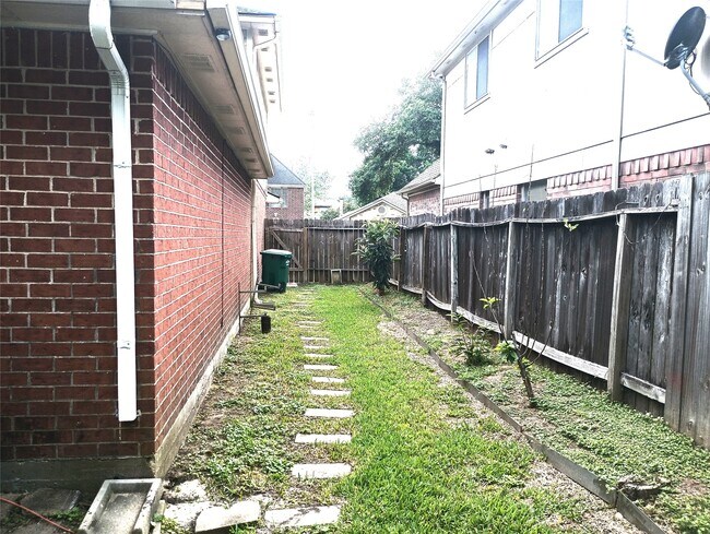 Building Photo - 16355 Flint Run Way