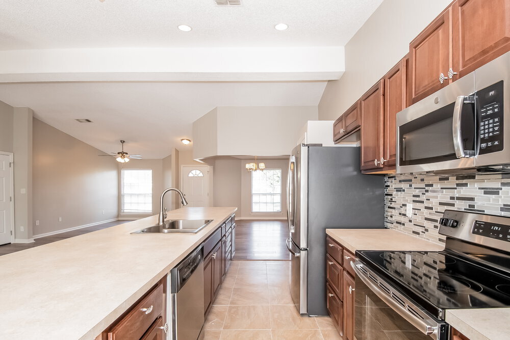 Building Photo - 8448 Pikes Peak Dr N