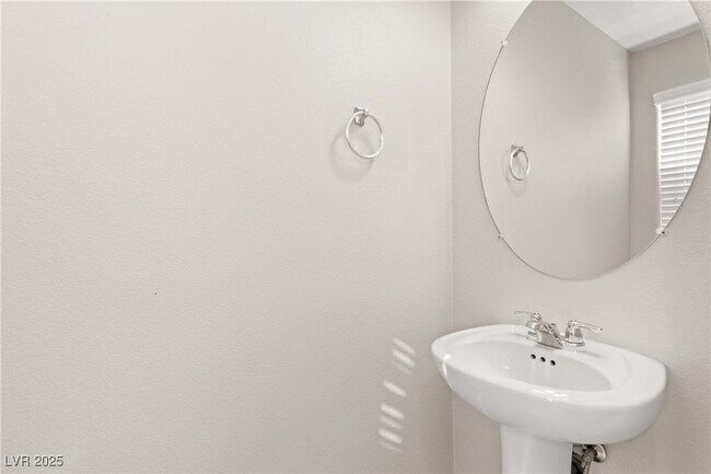 Building Photo - 675 Swift Eagle Ave