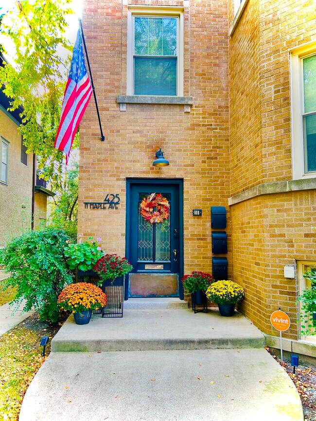 Building Front Door - 425 N Maple Ave