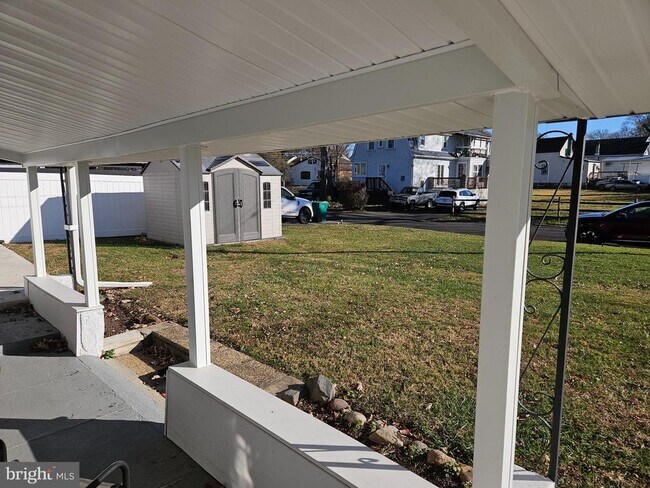 Building Photo - 414 Delaware Ave