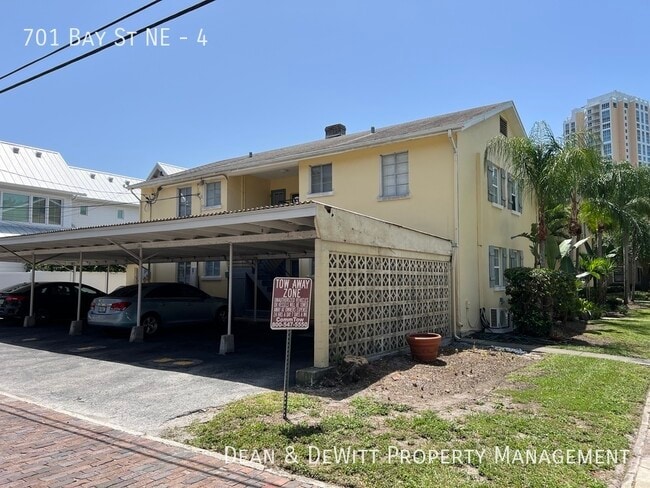 Building Photo - 701 Bay St NE