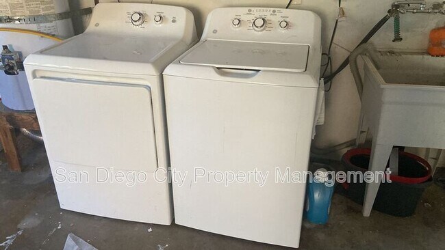 Building Photo - 5442 San Onofre Terrace