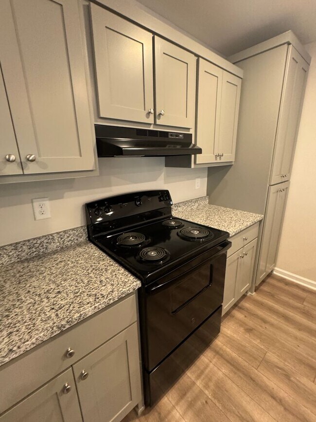 Building Photo - 201 Mountaindale Dr