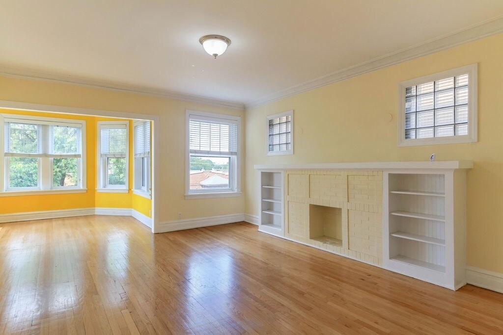 Building Photo - 4215 N Francisco Ave