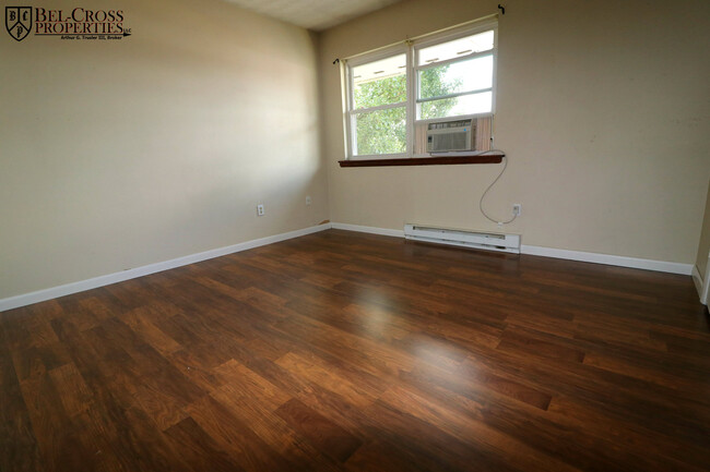 Building Photo - Affordable 2 Bedroom, 1 Bath Townhouse - A...