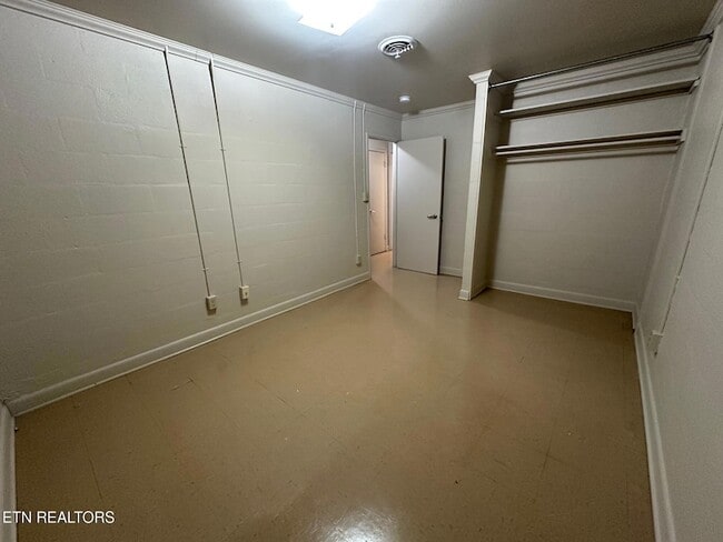 Building Photo - 706 Jay St