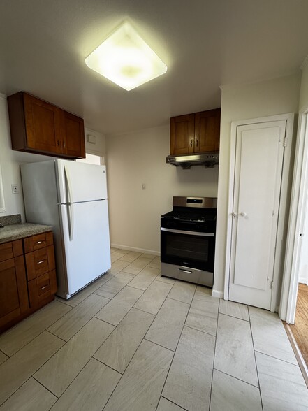 Building Photo - 509 44th Ave