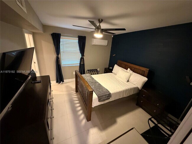 Building Photo - 4850 SW 4th St