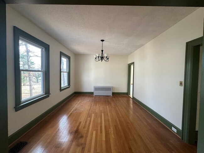 Building Photo - House in Bedford with Lot of Outdoor Space.