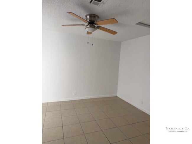 Building Photo - Spacious 2br/1ba, LOW Sec. Deposit, NEW FLOORS, LRG. Bedroooms, Private Patio, Garage!!
