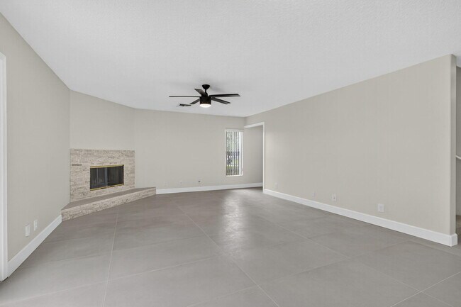 Building Photo - 1135 Staghorn St