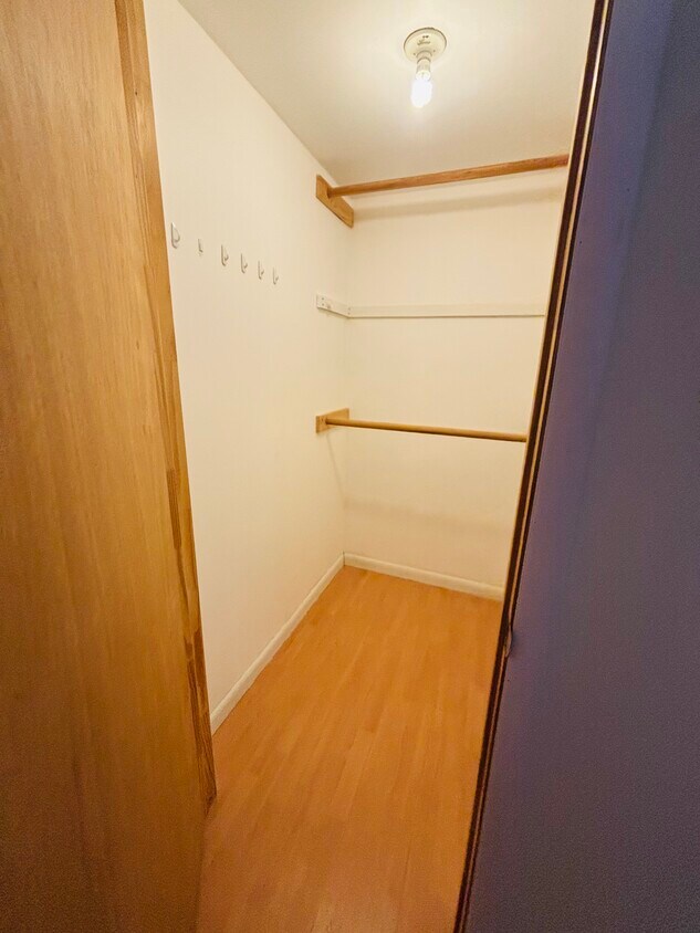 Building Photo - 135 Simsbury Dr