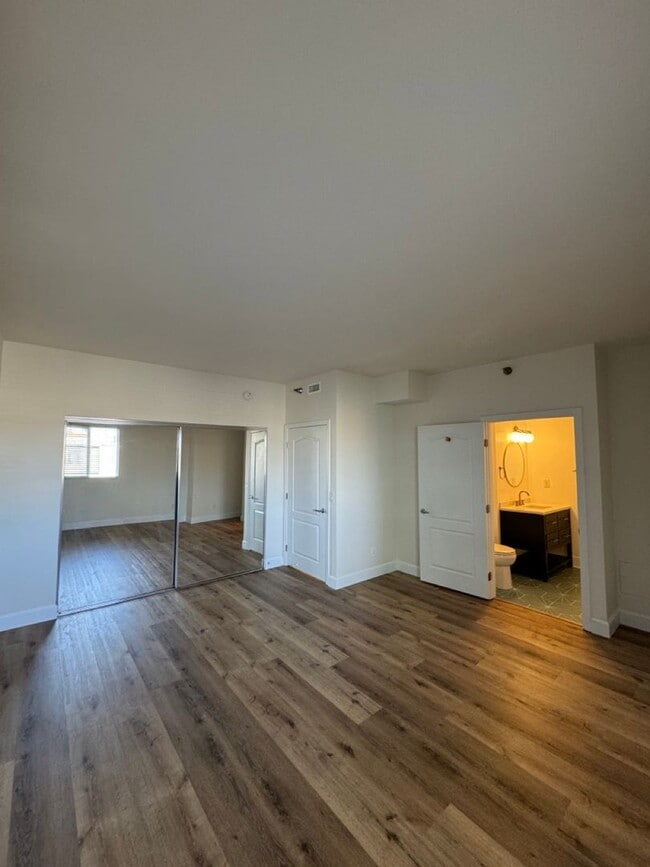 Building Photo - Amazing 4 Bedroom 2 Bath Condo in the heart of North Park!