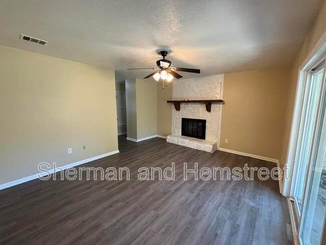 Building Photo - 2714 Cranbrook Dr