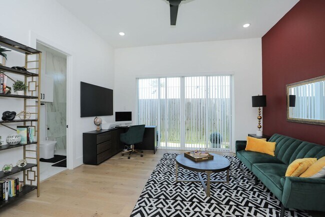 Building Photo - For Lease | 3 Bed, 3.5 Bath | 2,610 Sq Ft | Westheimer Estates |