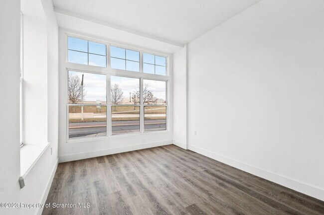 Building Photo - 19 W River St