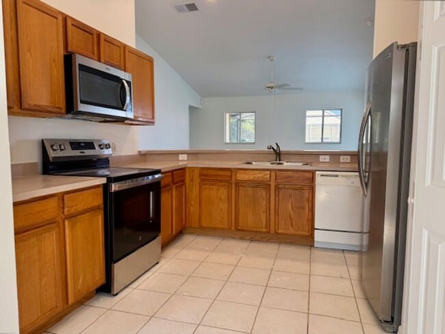 Building Photo - PRIVATE POOL - 4 BEDROOM 2 BATH HOME