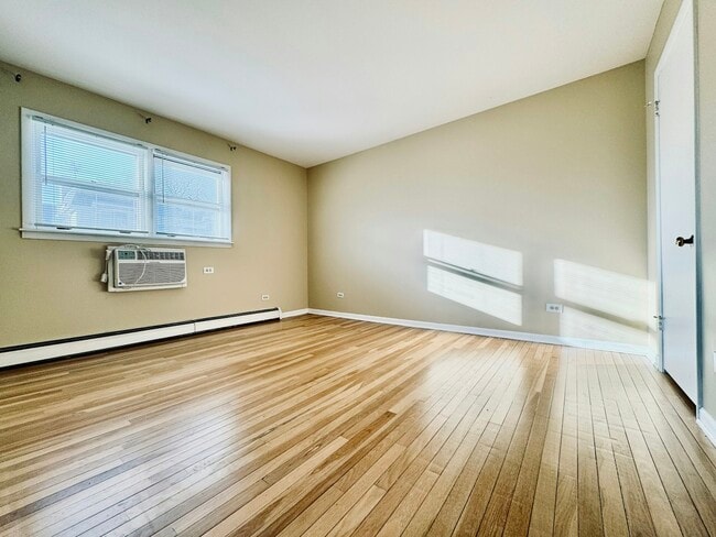 Building Photo - 510 W Eastman St