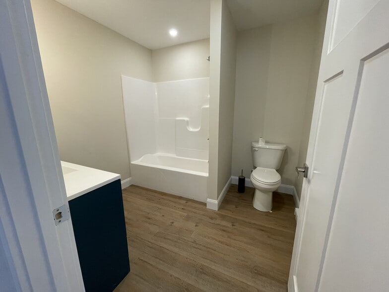 Bathroom - 144 River Common Rd