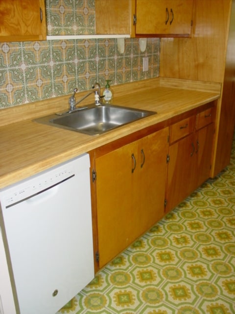 Building Photo - Easy Freeway access