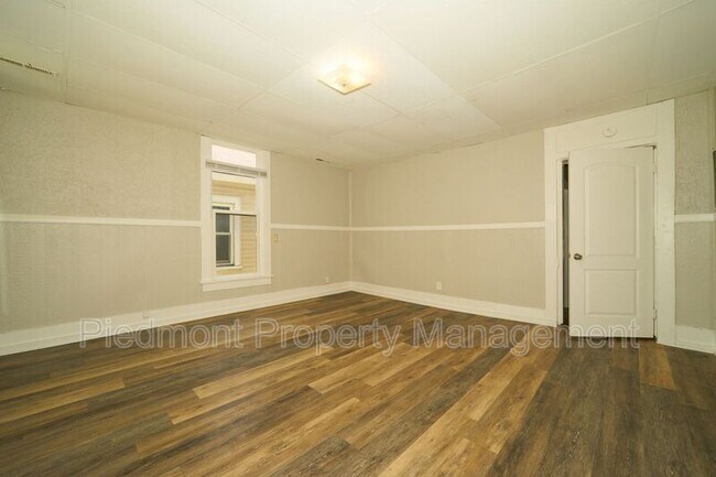 Building Photo - 329 W Locust St