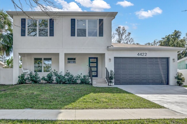 Building Photo - Gorgeous, Like-New Pool Home!