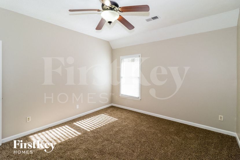 Building Photo - 3857 Oak Forest Dr